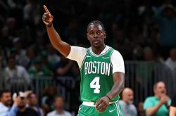 开云中国-萨克拉门托国王有意收购凯尔特人后卫霍勒迪