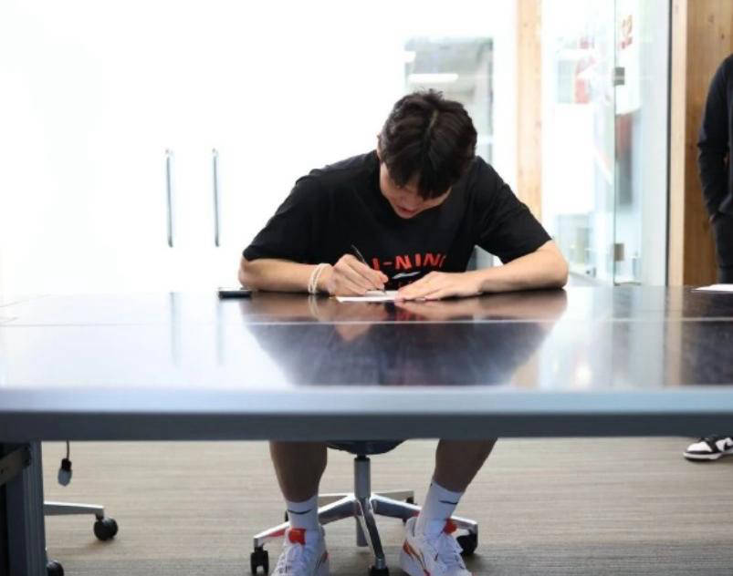 杨瀚森签约波特兰开拓者，旨在成为首发！