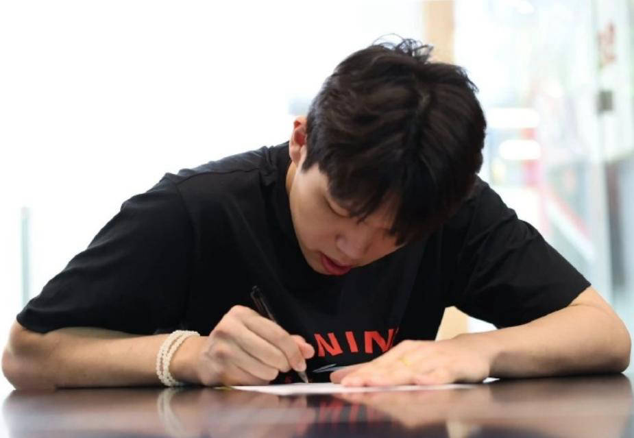 杨瀚森签约波特兰开拓者，旨在成为首发！