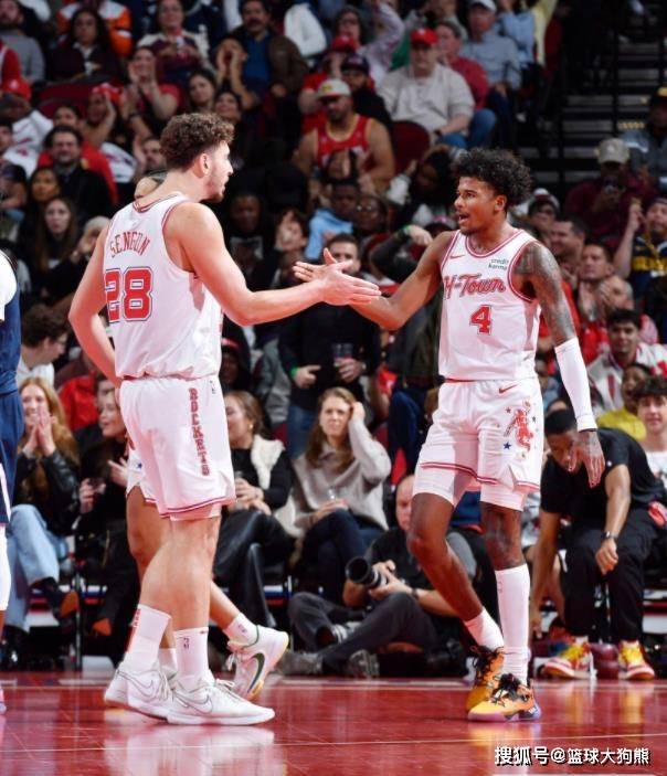 新人换巨星，火箭队重组3巨头！美媒看好全新3人组：实力联盟第4