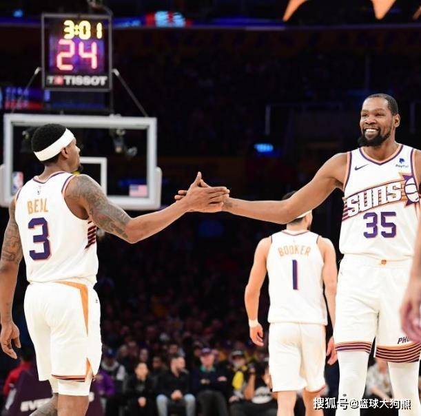 新人换巨星，火箭队重组3巨头！美媒看好全新3人组：实力联盟第4