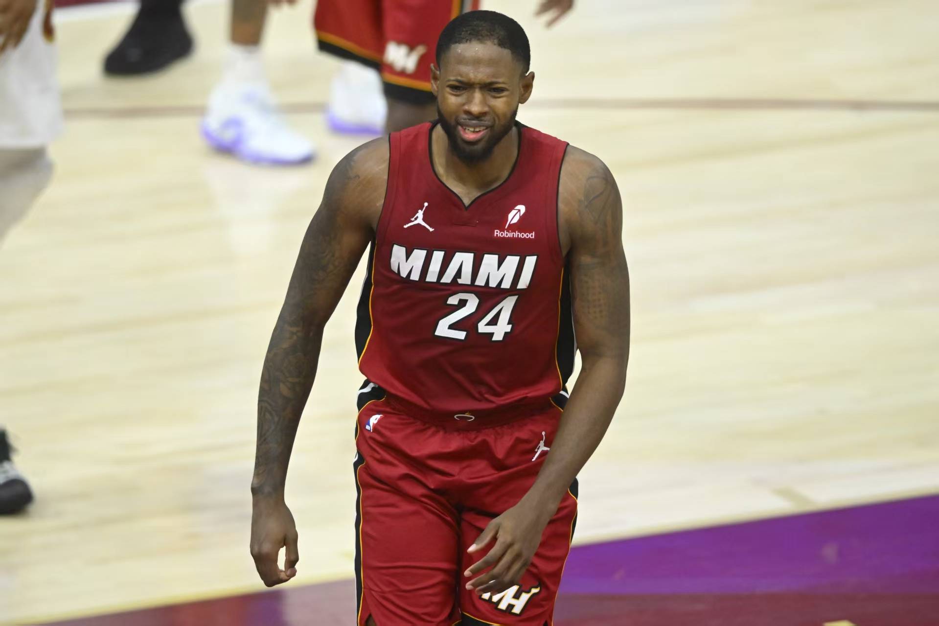 NBA:热火2换1达成!勇士重启商讨,里夫斯预计留在湖人