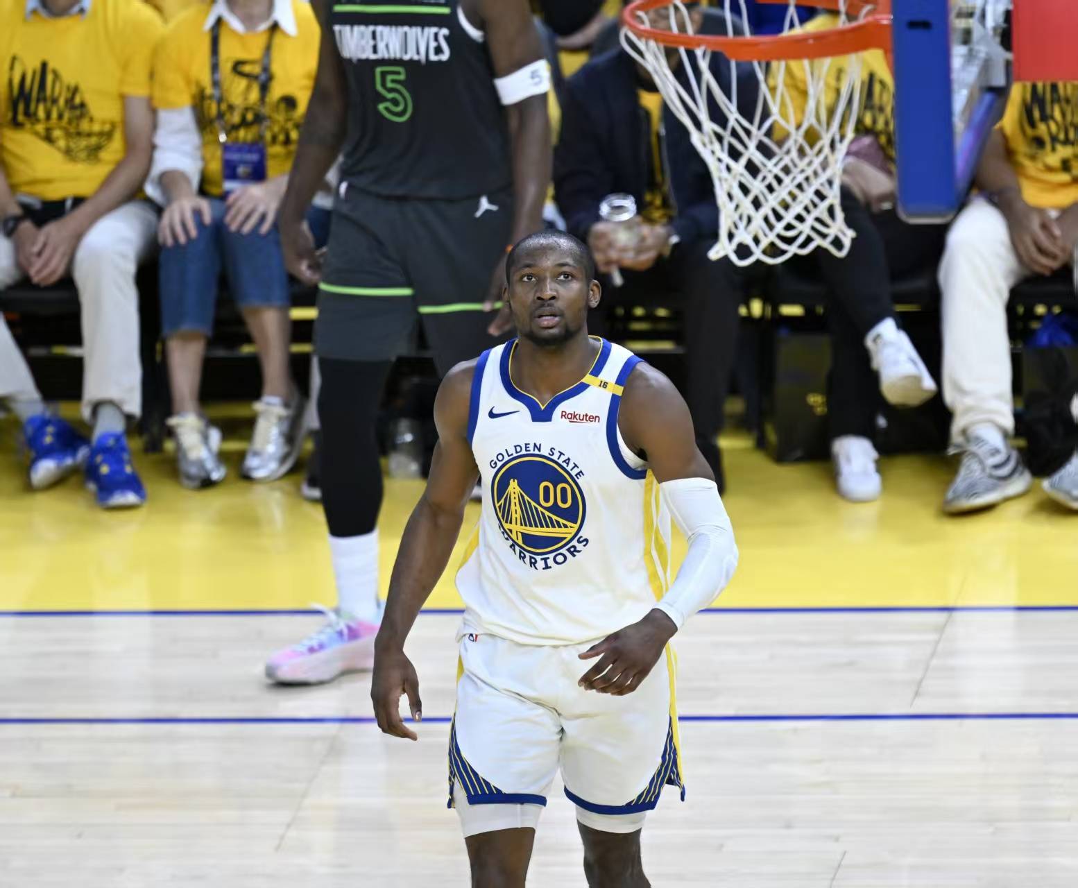 NBA:热火2换1达成!勇士重启商讨,里夫斯预计留在湖人