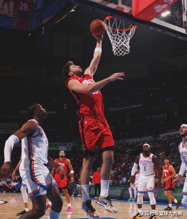 认可双塔战术！火箭队核心喊话乌度卡，亚当斯该获重用？感谢申京送大礼