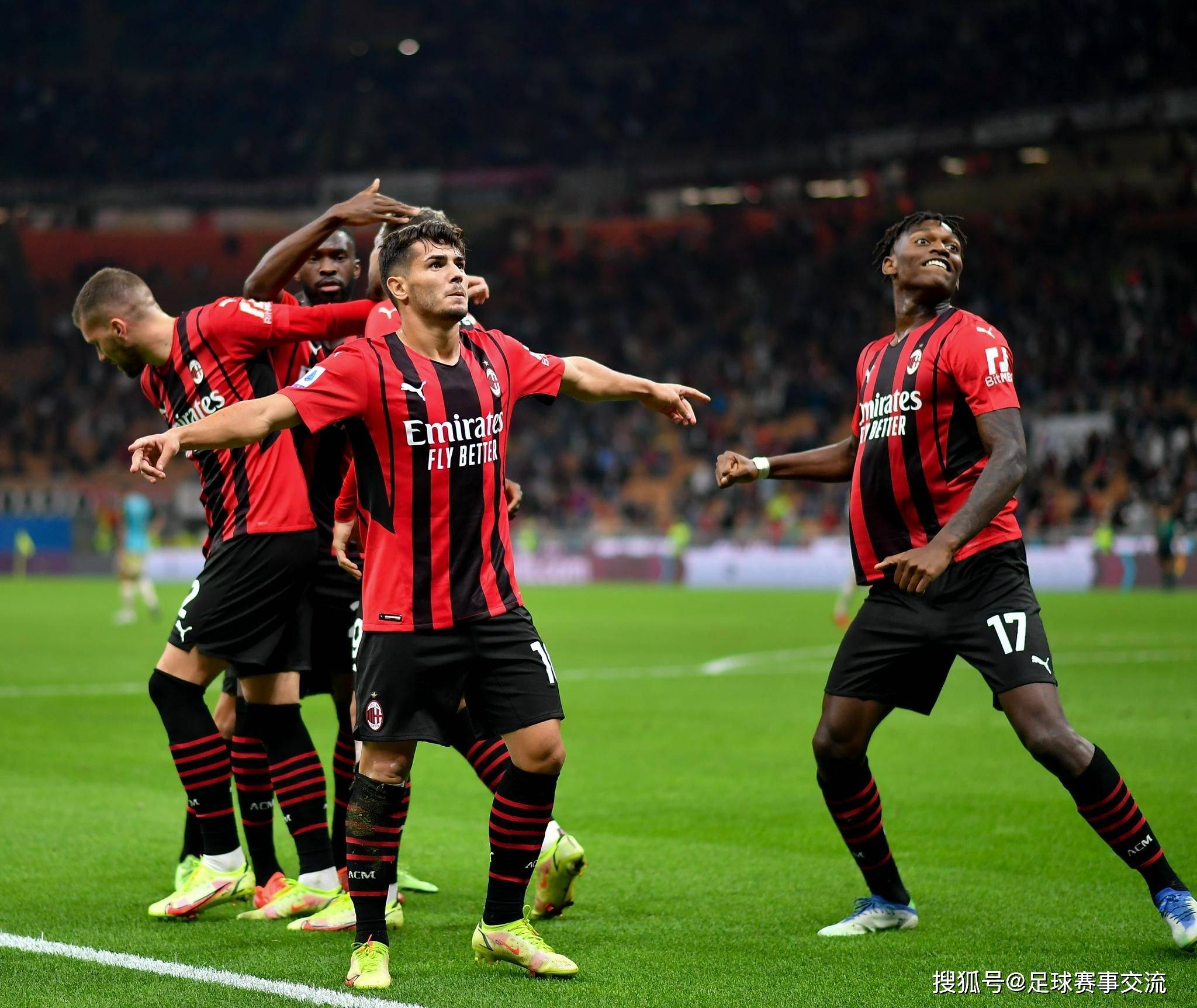 今日足球:AC米兰vs克雷莫纳、莱万特vs巴塞罗那