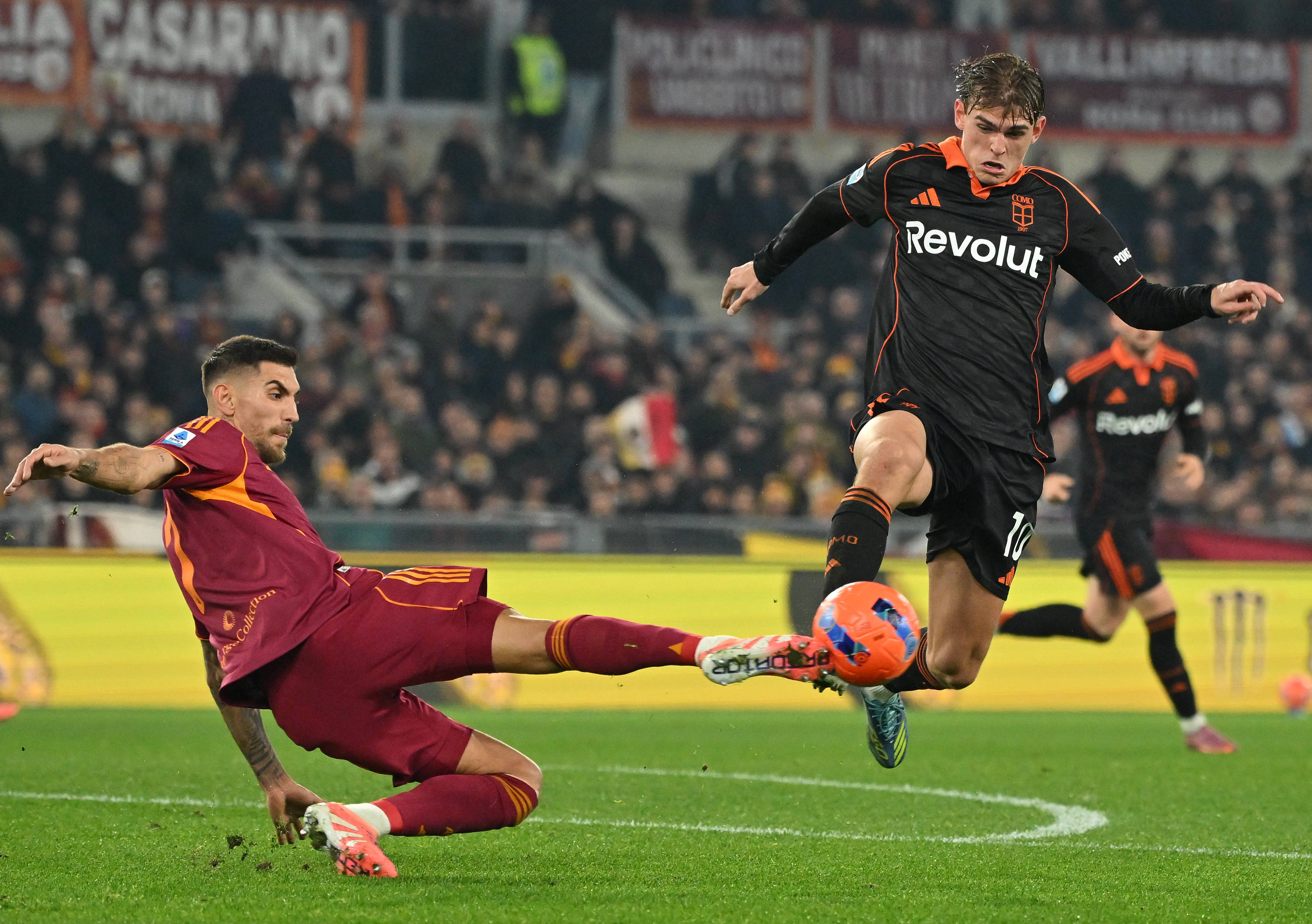 （体育）足球——意甲：罗马胜科莫