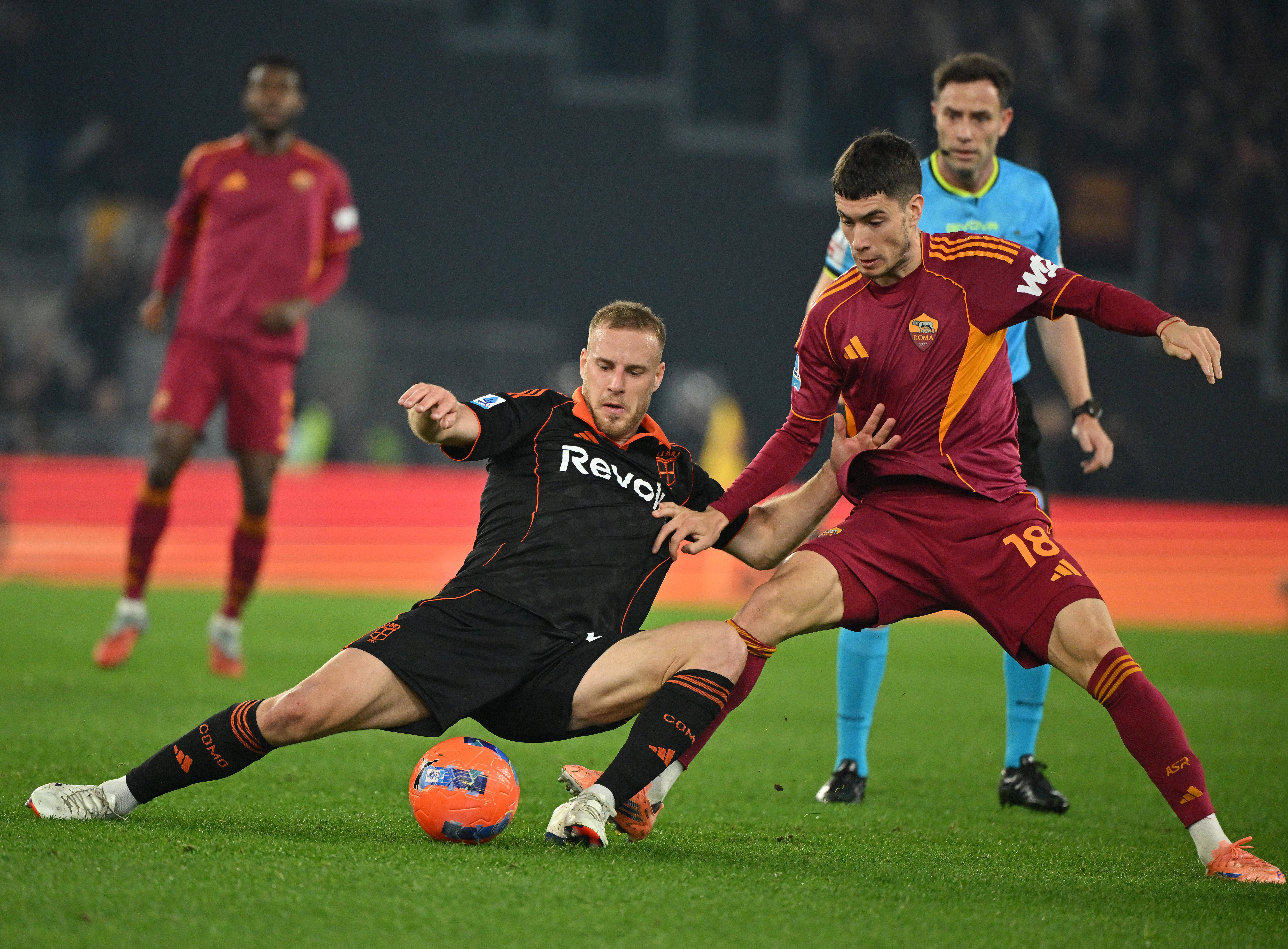 （体育）足球——意甲：罗马胜科莫