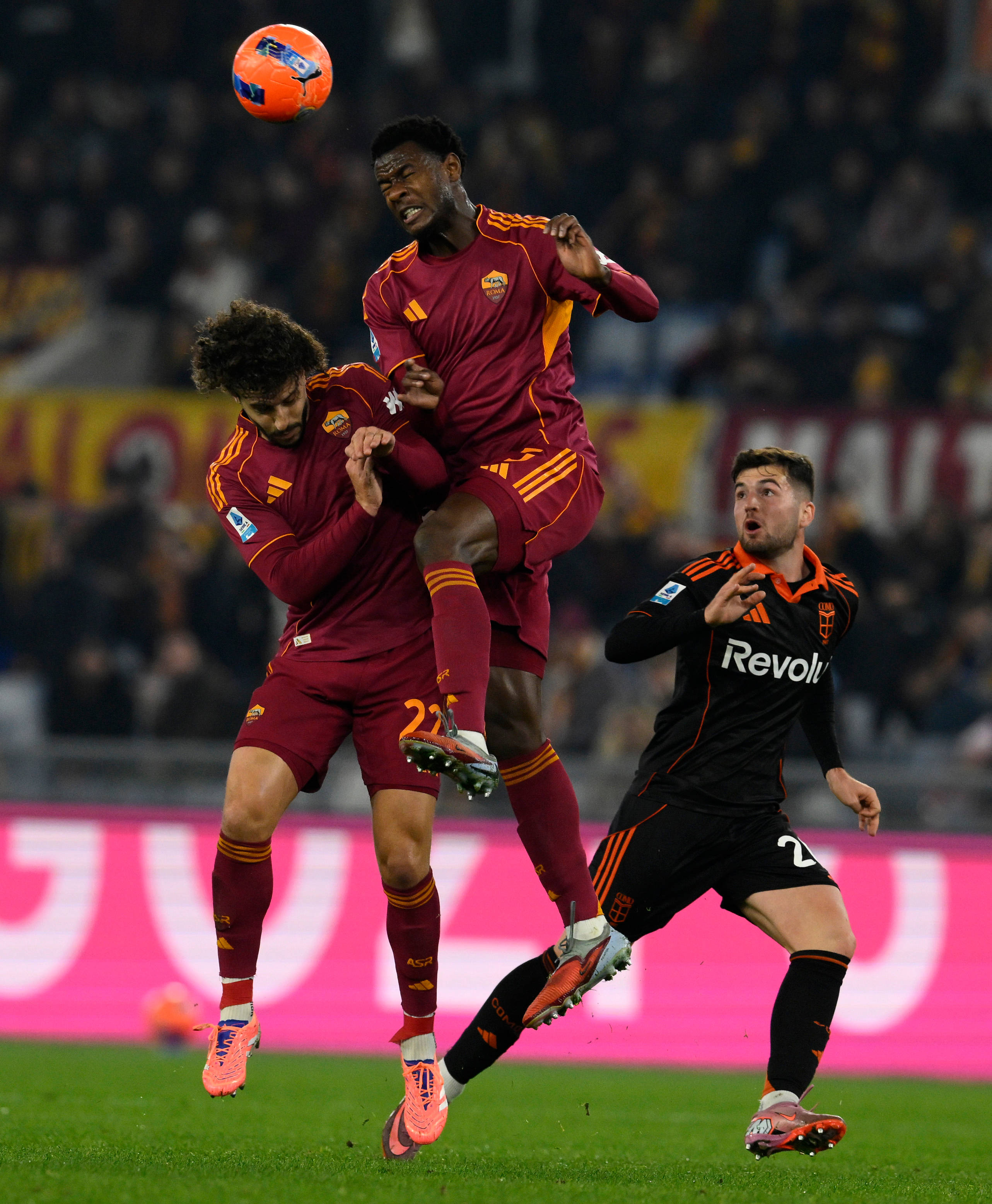 （体育）足球——意甲：罗马胜科莫