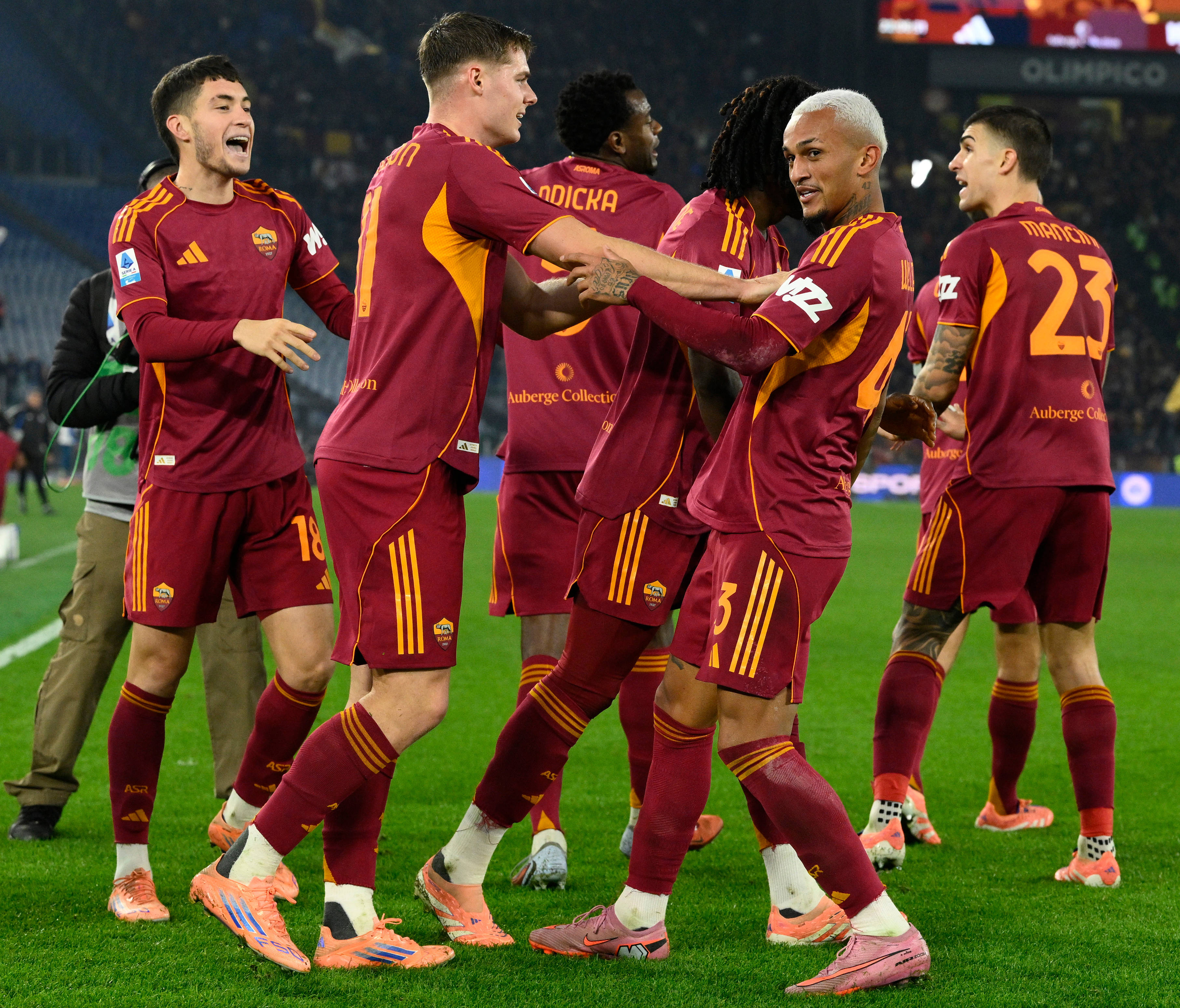 （体育）足球——意甲：罗马胜科莫