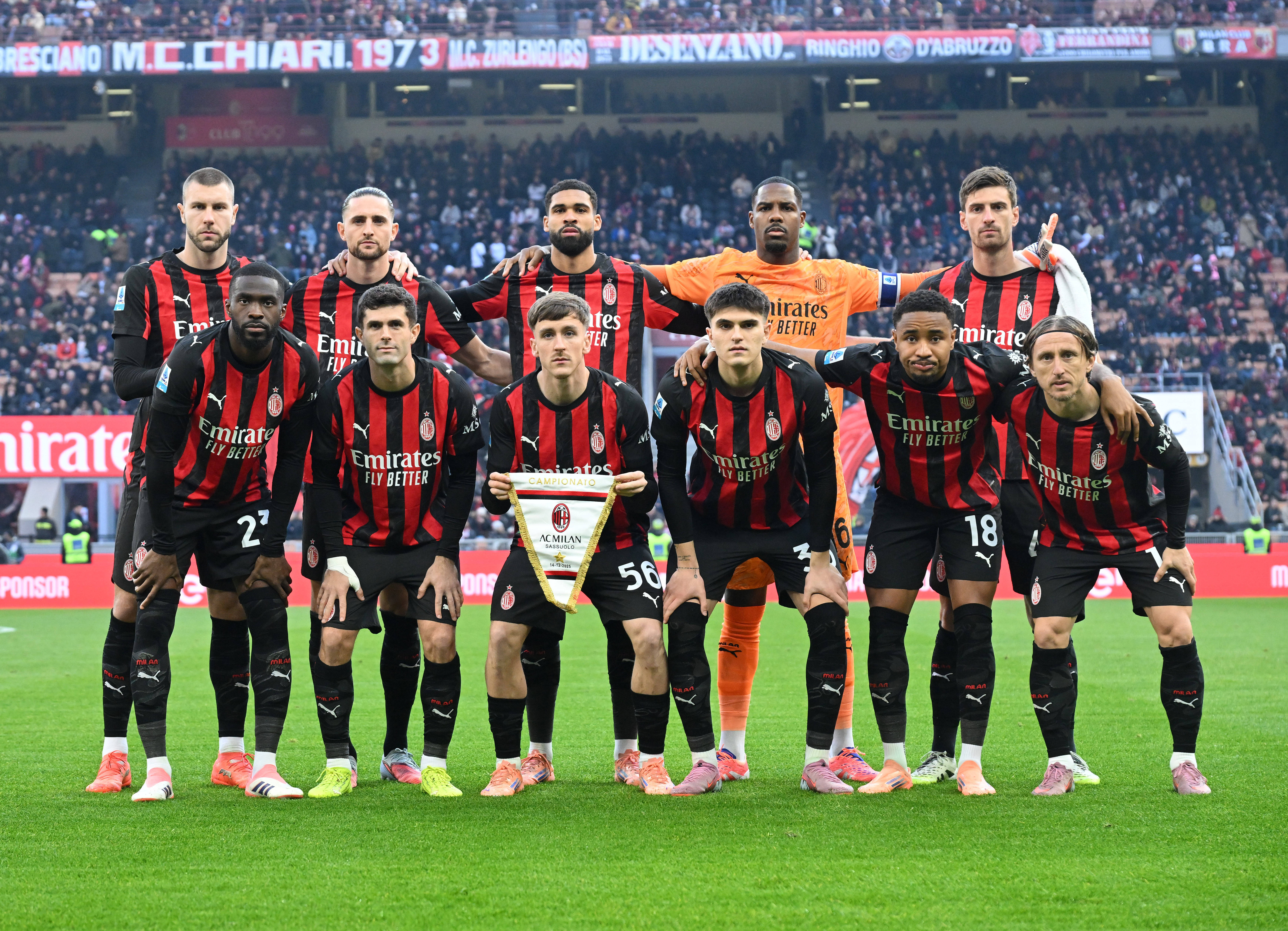 （体育）足球——意甲：AC米兰平萨索洛